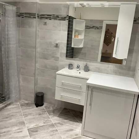 Fancy Westpark 2 Lakeview W7 Bükreş